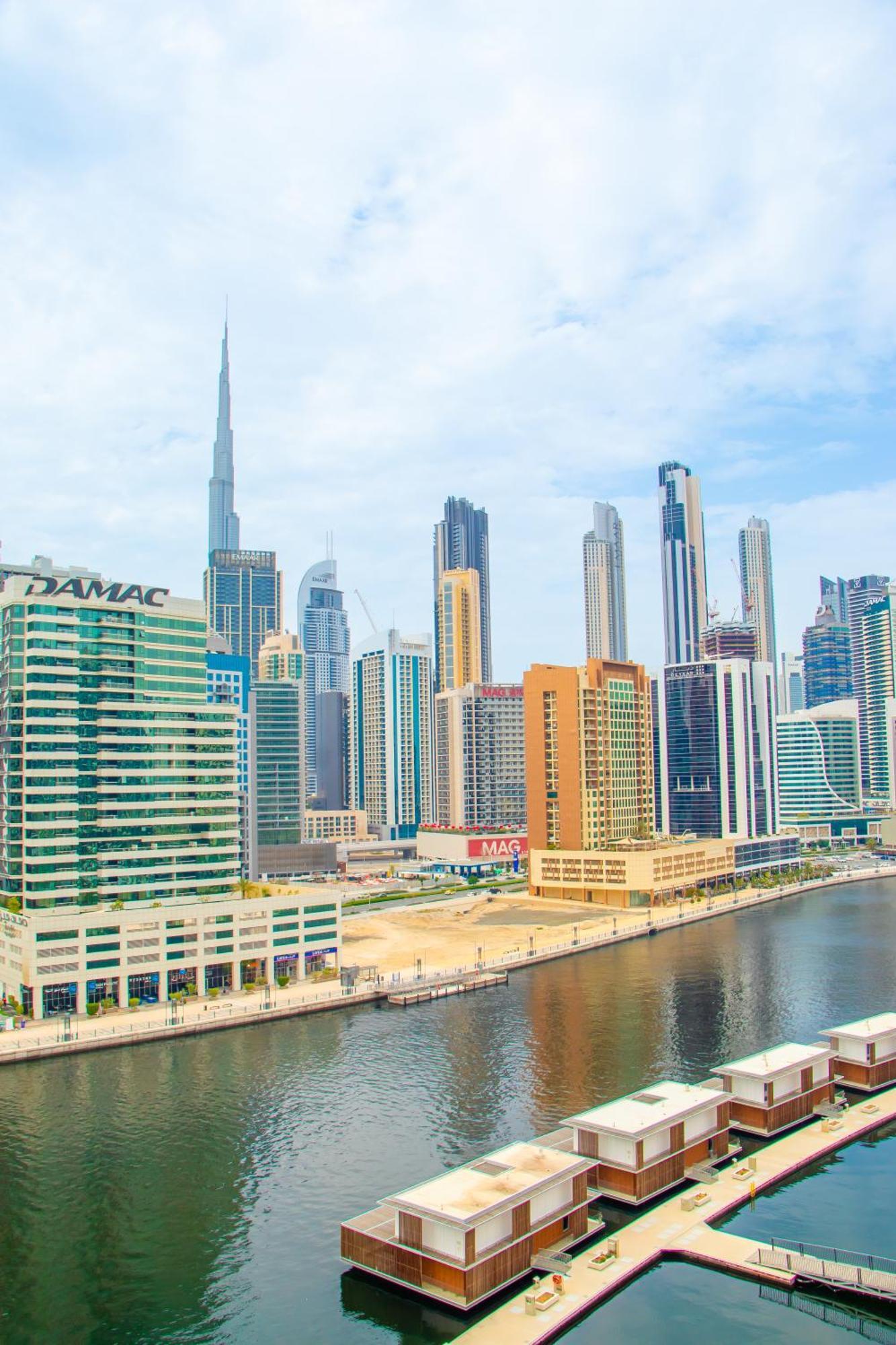 Skyline Retreat With Burj Khalifa View شقة *