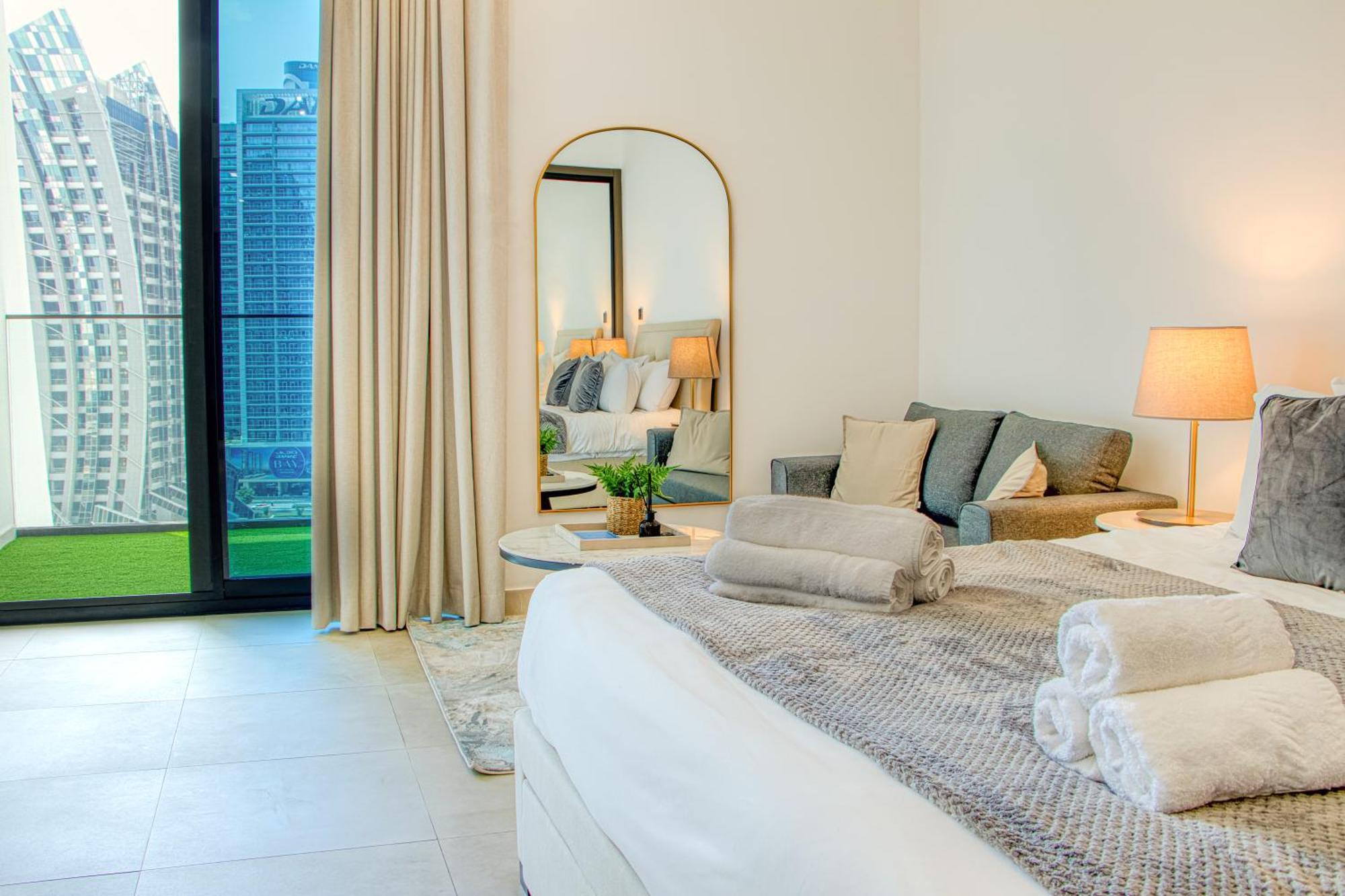 Skyline Retreat With Burj Khalifa View دبي