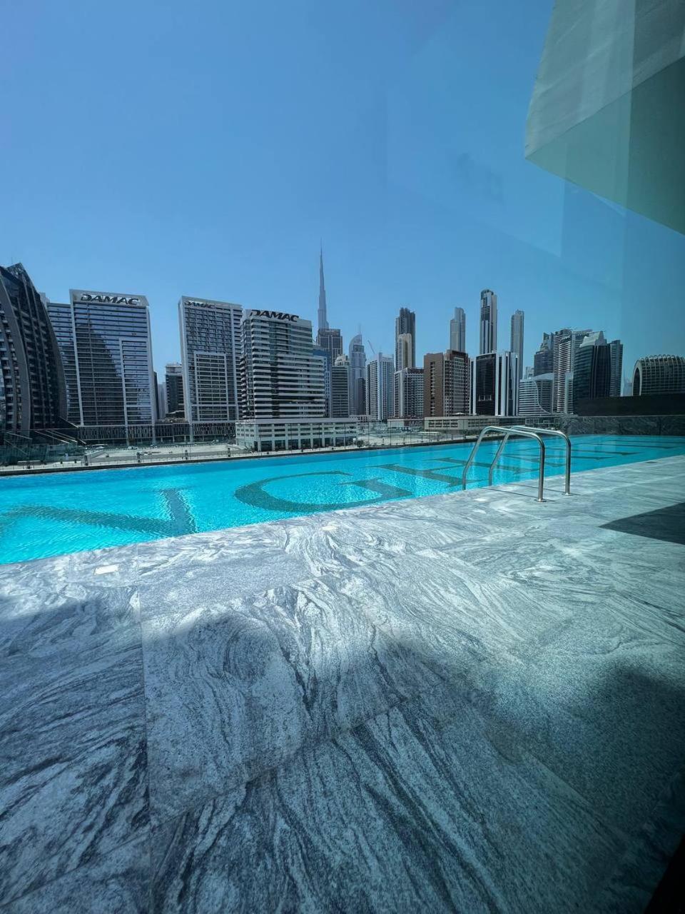 Skyline Retreat With Burj Khalifa View دبي