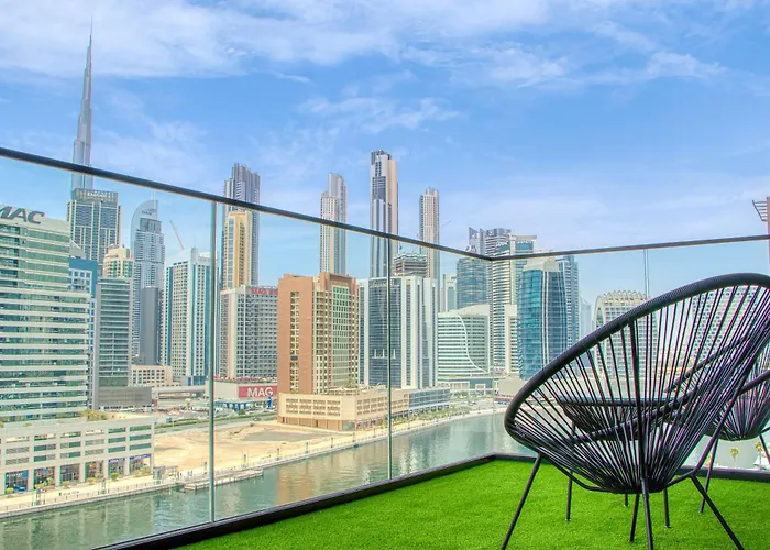 Dubai Skyline Retreat With Burj Khalifa View